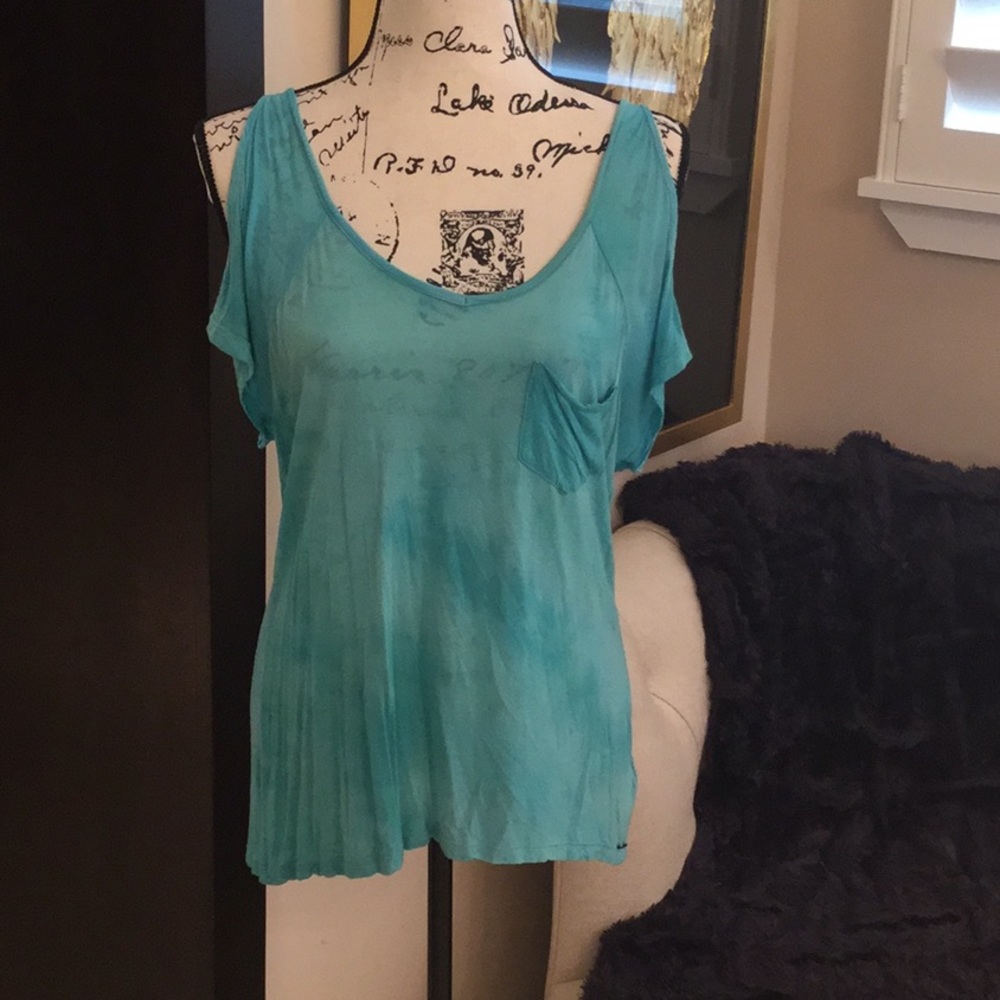 Guess Cold Shoulder Top